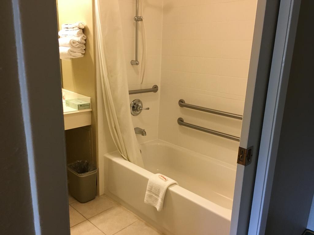 Super 8 By Wyndham Vicksburg Motel Room photo