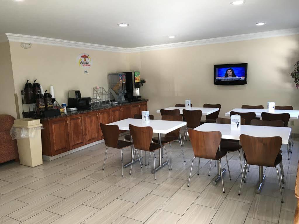 Super 8 By Wyndham Vicksburg Motel Exterior photo